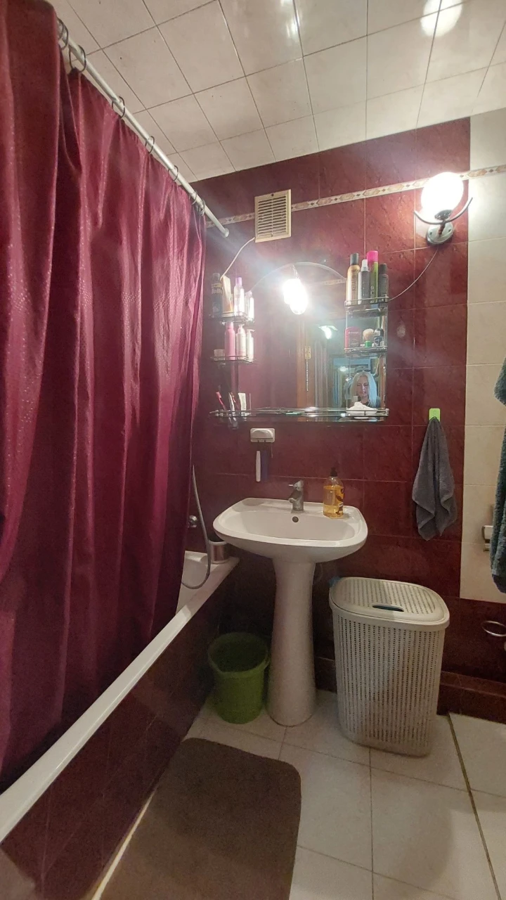 Продажа  2 квартиры  на Вильямса  / Таирова  , 49 м , газ ,