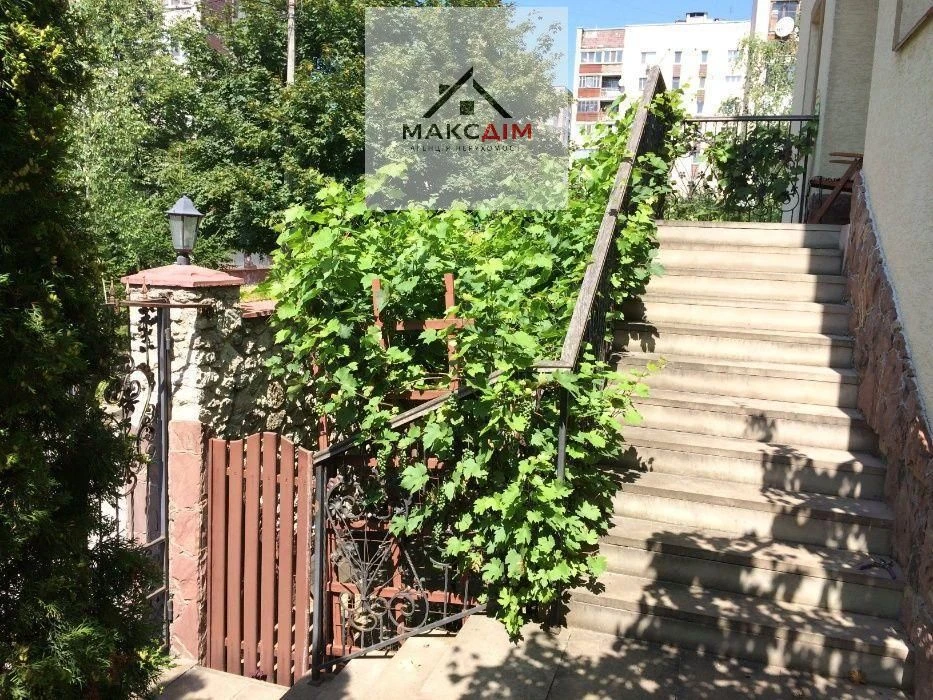 Будинок, у якому велика сім'я може жити разом — і не заважат
