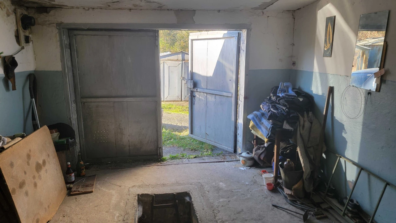 Brick garage with a pit