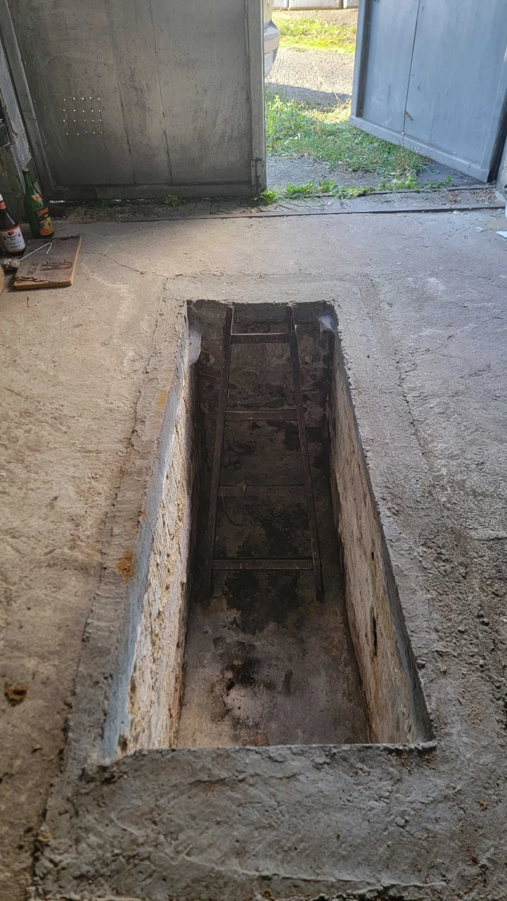 Brick garage with a pit