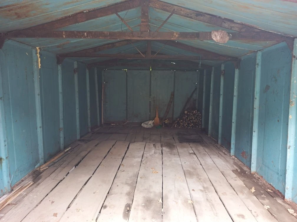 For sale: Metal garage.