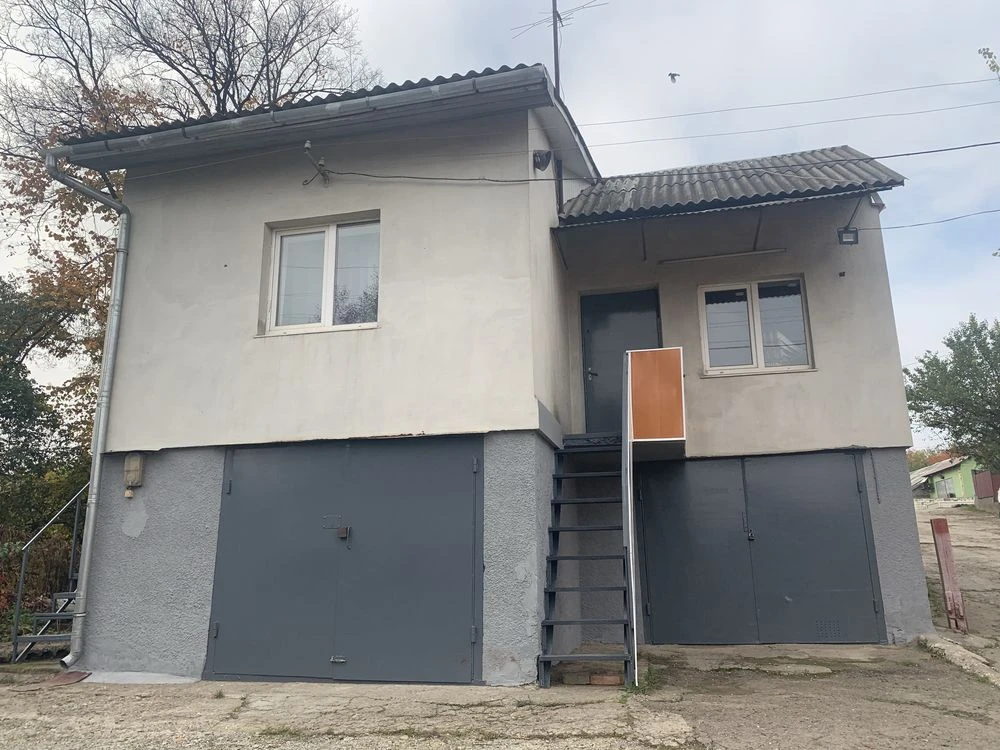 Sale of a two-story garage on Karmeliuk Street