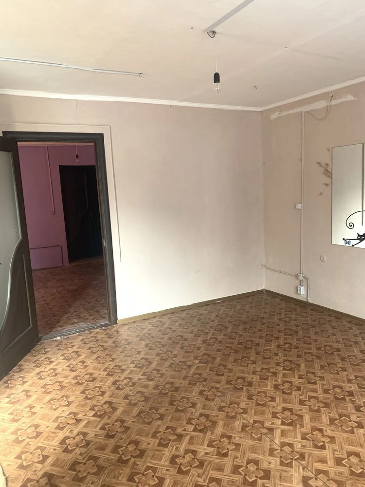 Sale of a two-story garage on Karmeliuk Street