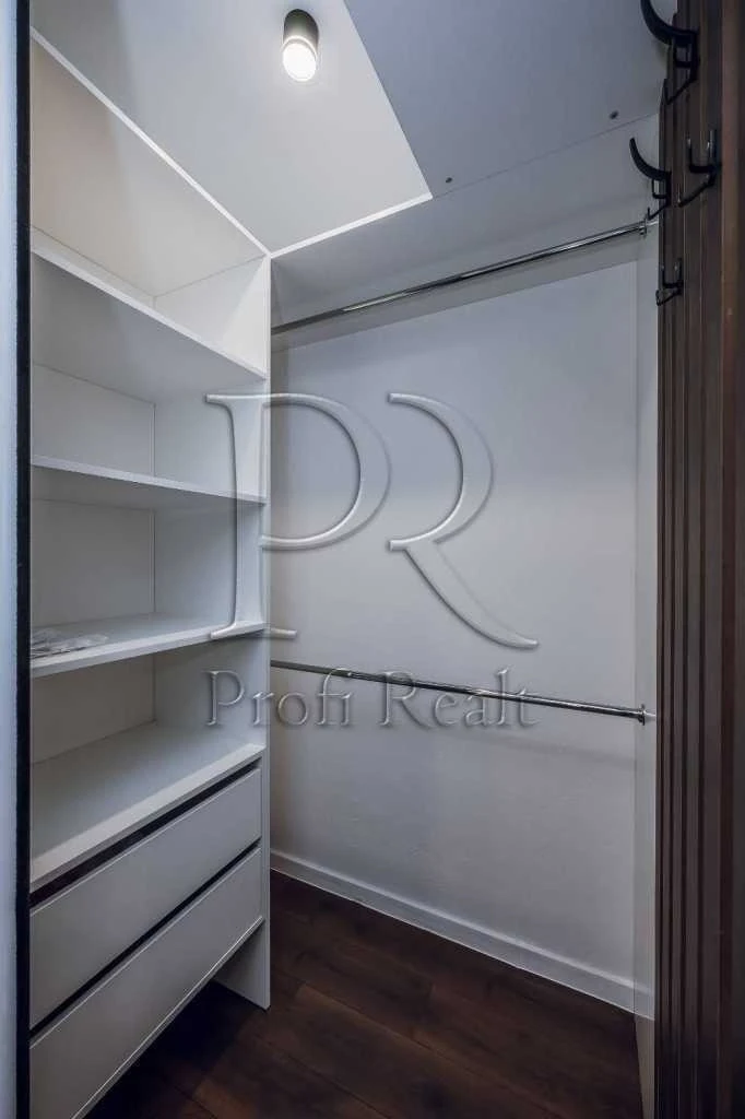 1-room apartment for sale, 43 m², Akademika Glushkova Ave.