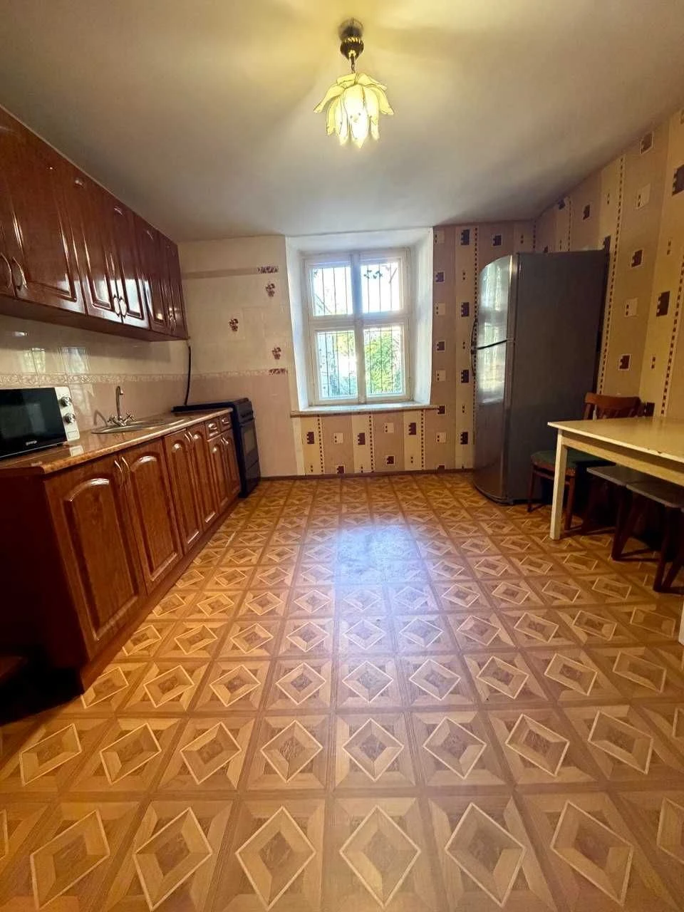 Продам 2-х комнатную  квартиру на Преображенской