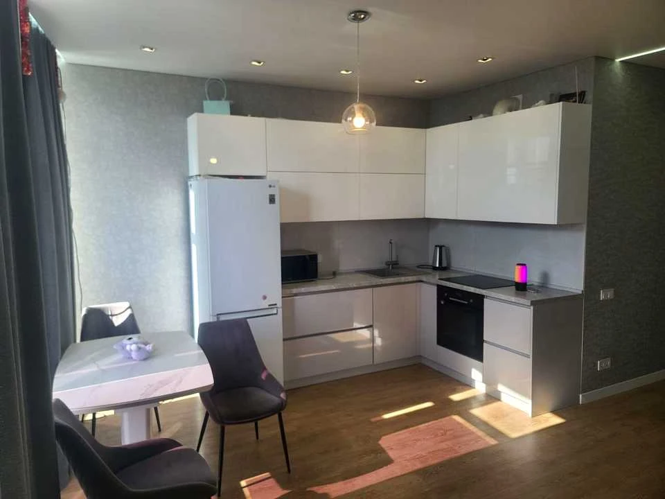 Apartment. Odessa, Lesya Ukrainy Avenue