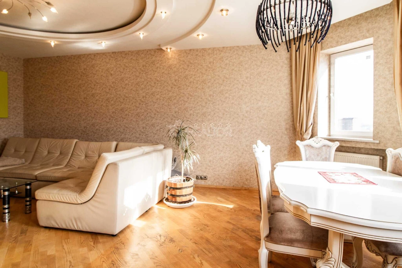 Apartment in ЖК ЯРОСЛАВА МУДРОГО 30А! For Sale: 2-bedroom apartment, 111 m2 + 2 parking spaces in an underground parking as a gift! CENTER! Metro Pushkinskaya! 1 min.
