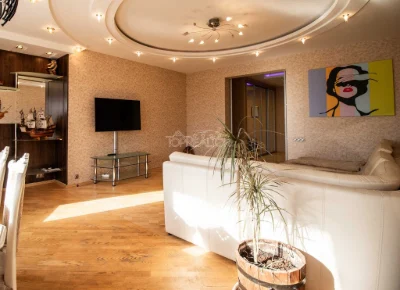 Apartment in ЖК ЯРОСЛАВА МУДРОГО 30А! For Sale: 2-bedroom apartment, 111 m2 + 2 parking spaces in an underground parking as a gift! CENTER! Metro Pushkinskaya! 1 min.