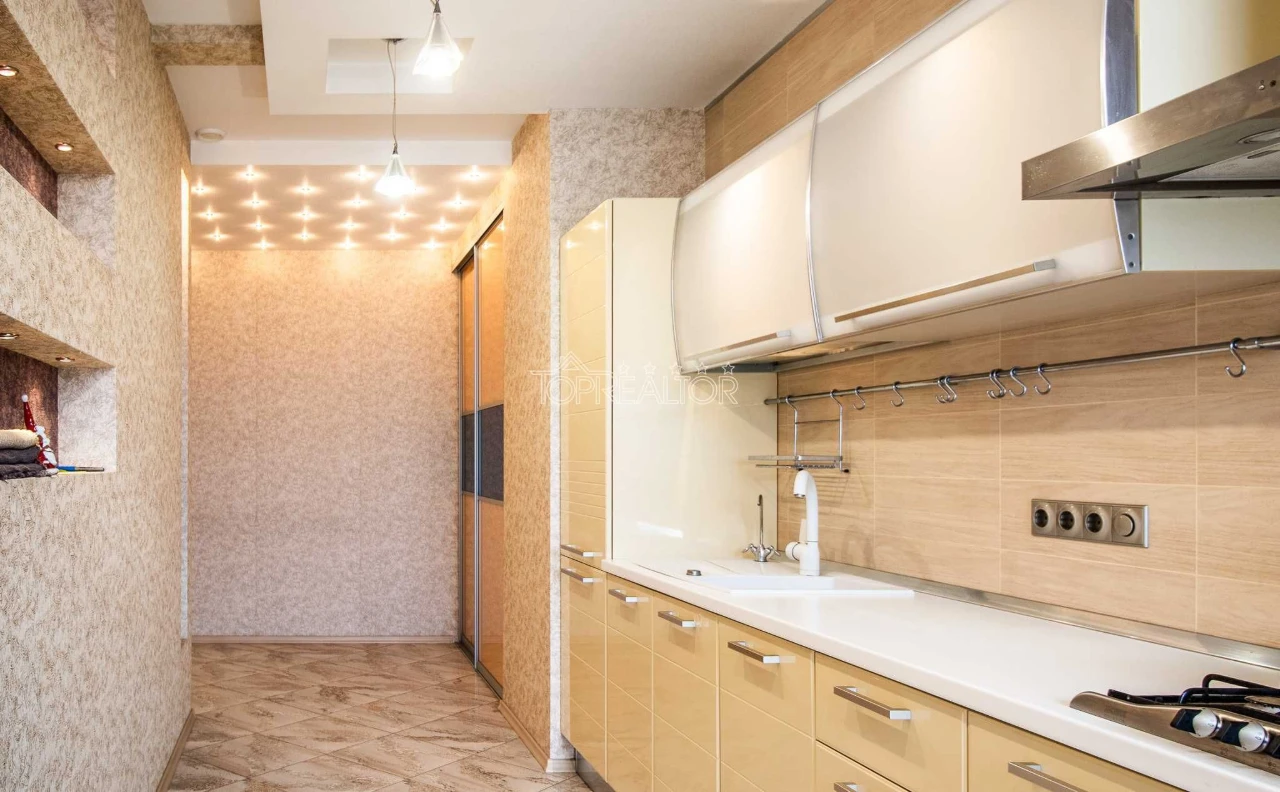Apartment in ЖК ЯРОСЛАВА МУДРОГО 30А! For Sale: 2-bedroom apartment, 111 m2 + 2 parking spaces in an underground parking as a gift! CENTER! Metro Pushkinskaya! 1 min.