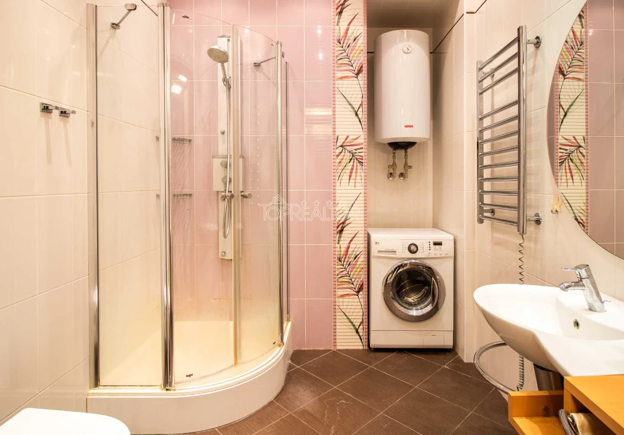 Apartment in ЖК ЯРОСЛАВА МУДРОГО 30А! For Sale: 2-bedroom apartment, 111 m2 + 2 parking spaces in an underground parking as a gift! CENTER! Metro Pushkinskaya! 1 min.