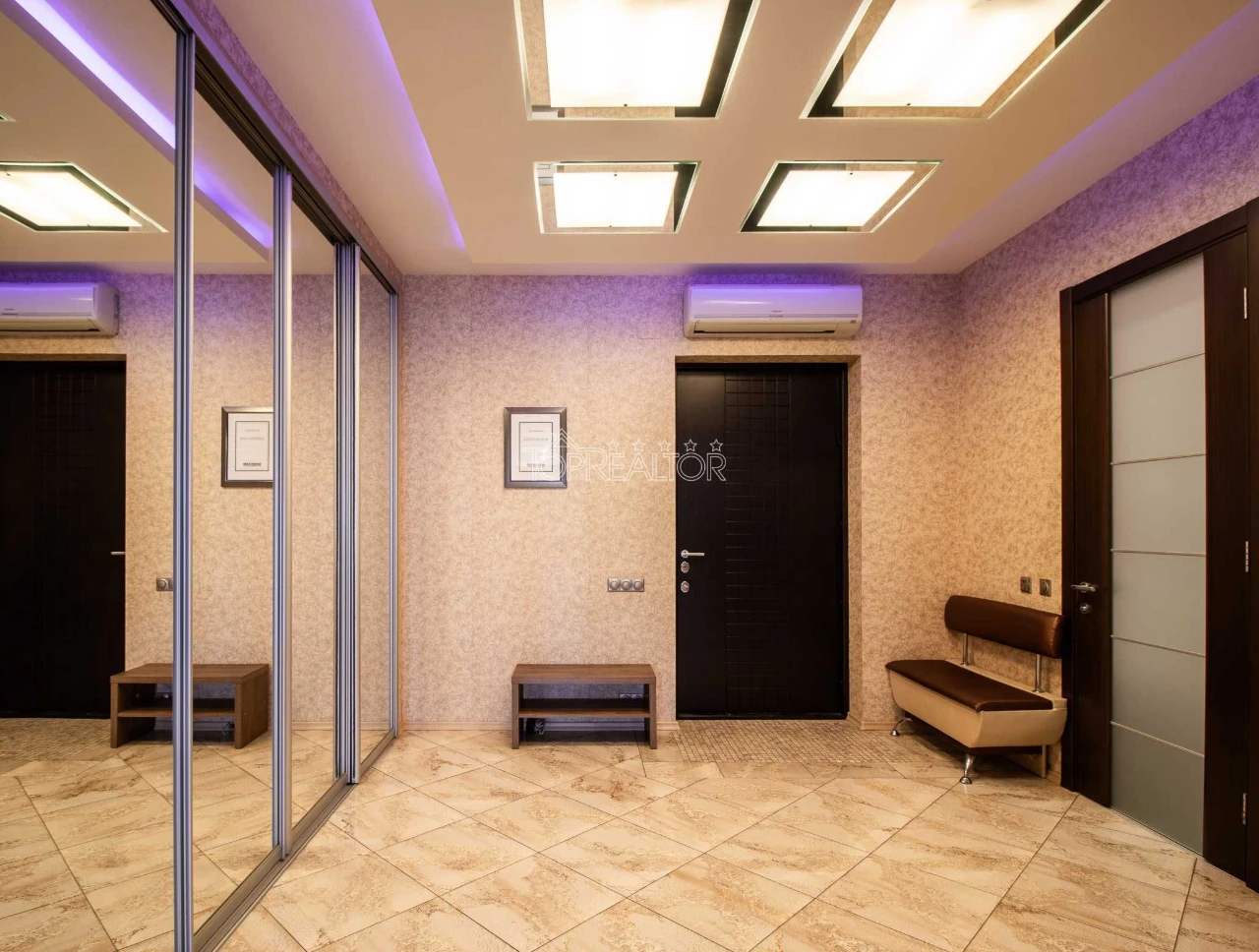 Apartment in ЖК ЯРОСЛАВА МУДРОГО 30А! For Sale: 2-bedroom apartment, 111 m2 + 2 parking spaces in an underground parking as a gift! CENTER! Metro Pushkinskaya! 1 min.