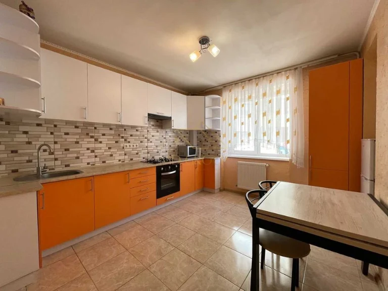 Spacious and bright 1-room apartment for sale in a modern area
