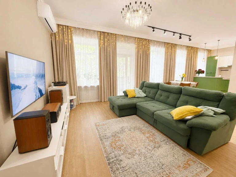 VIP APARTMENT! Bazaar. Center! 122 sq m.