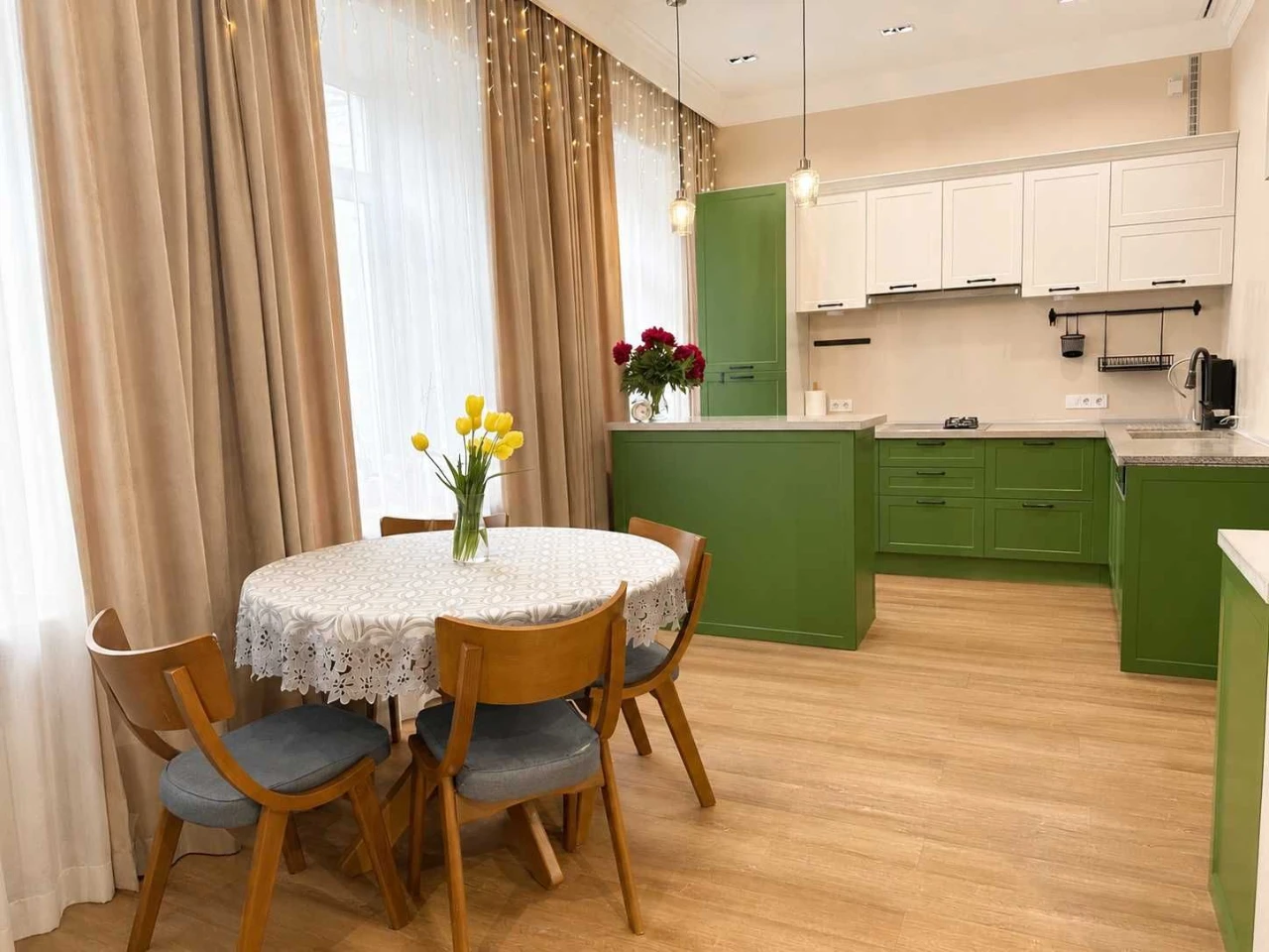 VIP APARTMENT! Bazaar. Center! 122 sq m.