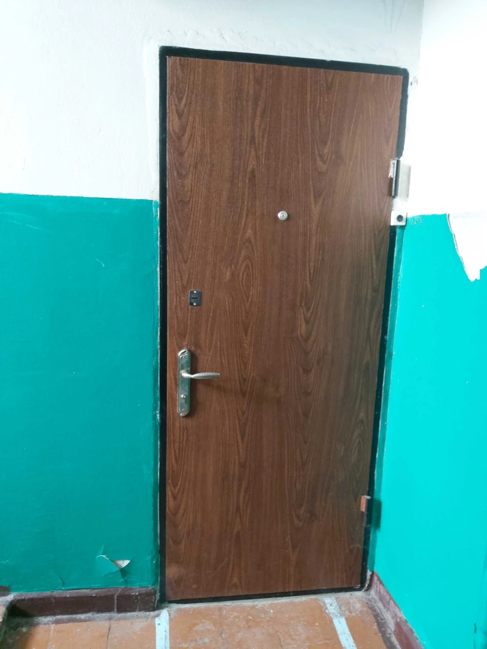 For sale, a real 3-room apartment
