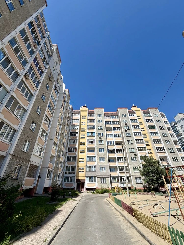 Sale of a 3-bedroom apartment on Streletska Naborona