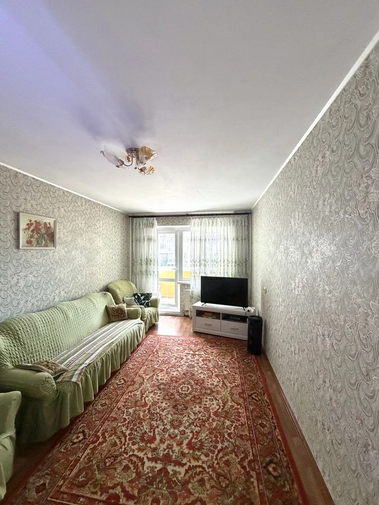 Sale of a 3-bedroom apartment on Streletska Naborona