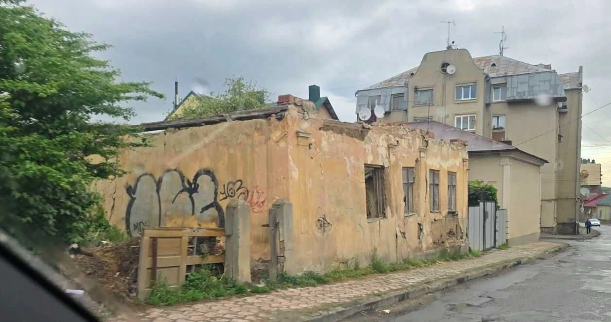 Land plot in the center of Chernivtsi