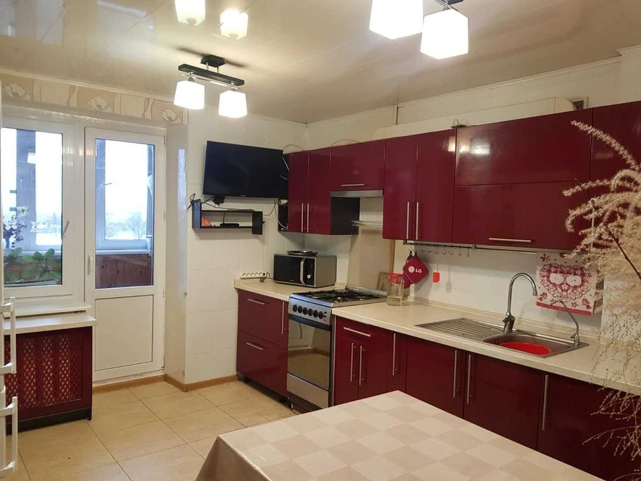 Продам 3-х ком.квартиру на Тополе 3. От собственника.