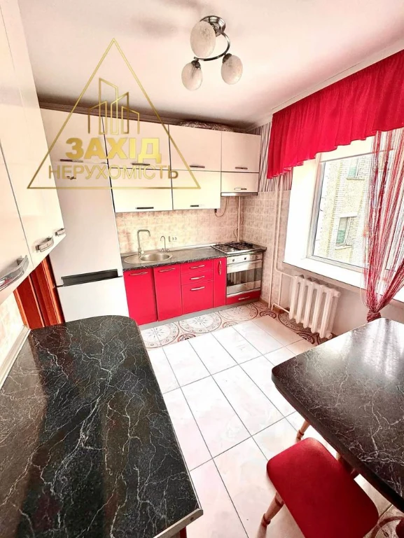 Well-maintained 3-room apartment 69.3 m² on Krovchuka Street near the gymnasium