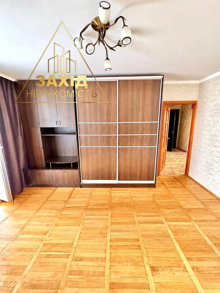 Well-maintained 3-room apartment 69.3 m² on Krovchuka Street near the gymnasium