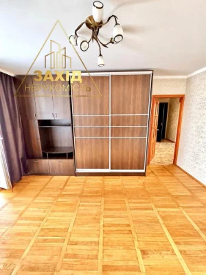 Well-maintained 3-room apartment 69.3 m² on Krovchuka Street near the gymnasium