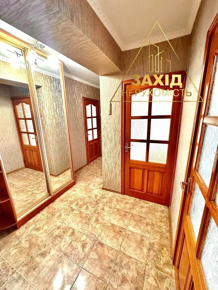 Well-maintained 3-room apartment 69.3 m² on Krovchuka Street near the gymnasium