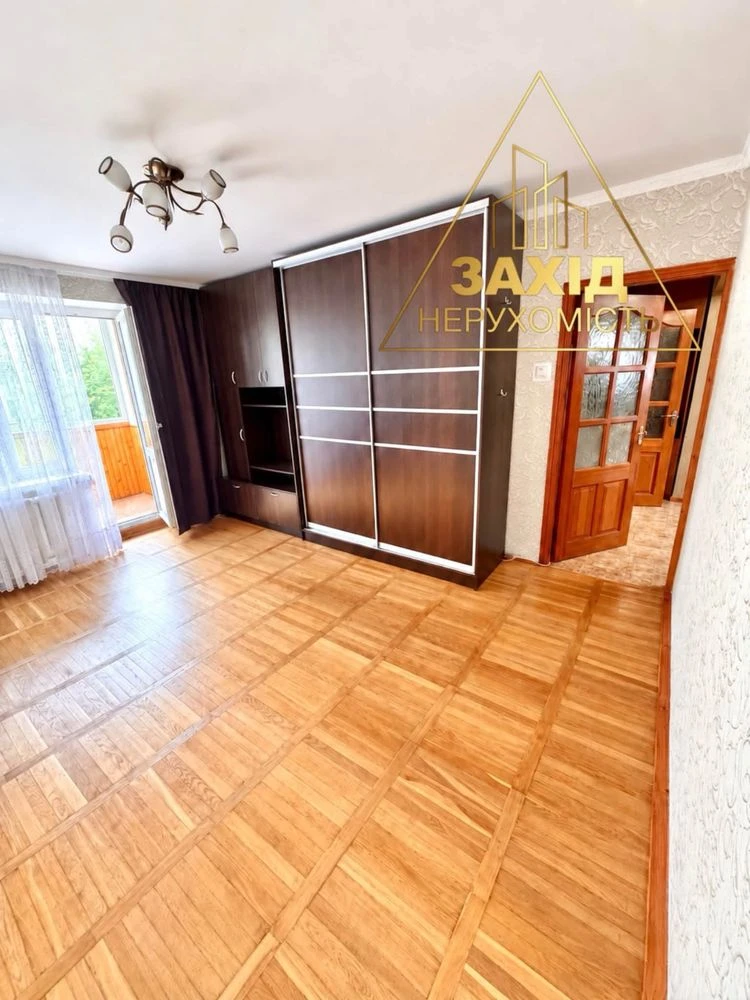 Well-maintained 3-room apartment 69.3 m² on Krovchuka Street near the gymnasium