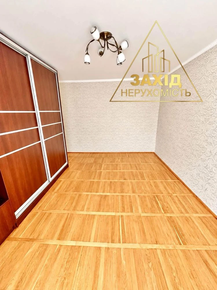 Well-maintained 3-room apartment 69.3 m² on Krovchuka Street near the gymnasium