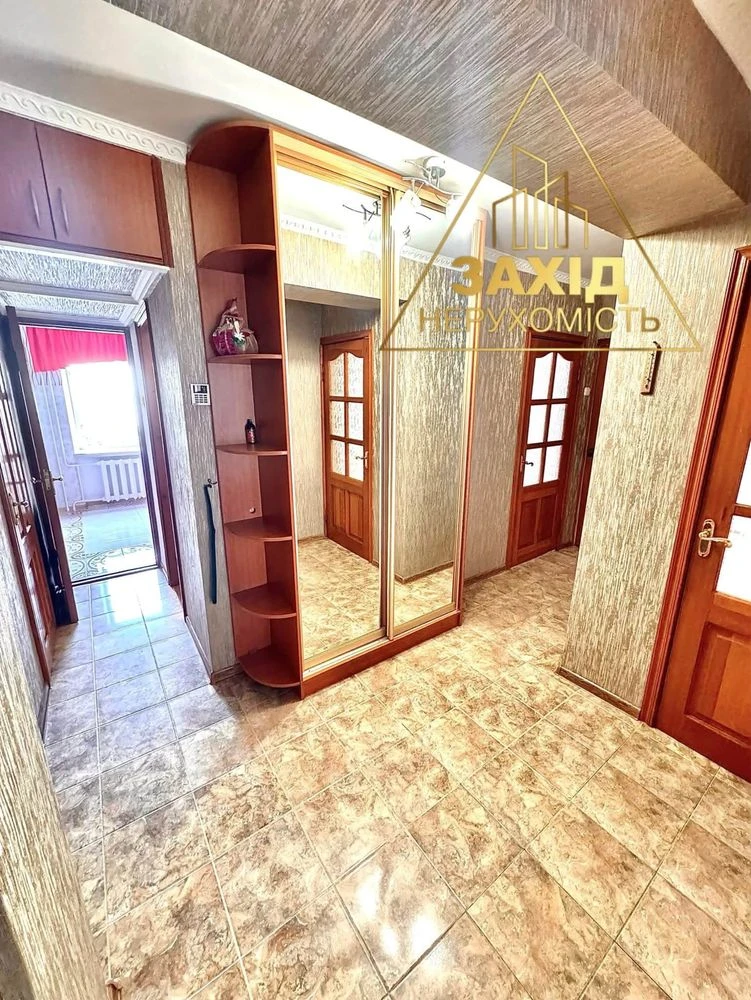 Well-maintained 3-room apartment 69.3 m² on Krovchuka Street near the gymnasium