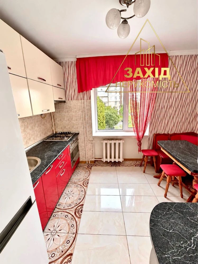 Well-maintained 3-room apartment 69.3 m² on Krovchuka Street near the gymnasium