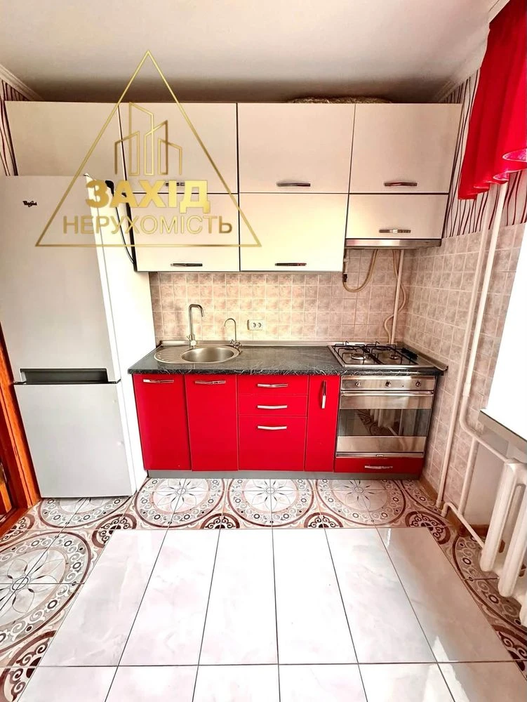 Well-maintained 3-room apartment 69.3 m² on Krovchuka Street near the gymnasium