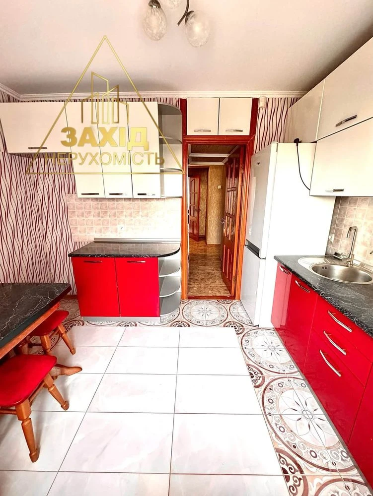 Well-maintained 3-room apartment 69.3 m² on Krovchuka Street near the gymnasium