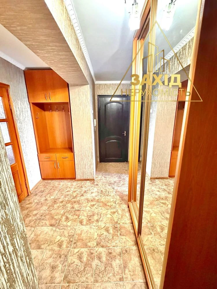 Well-maintained 3-room apartment 69.3 m² on Krovchuka Street near the gymnasium