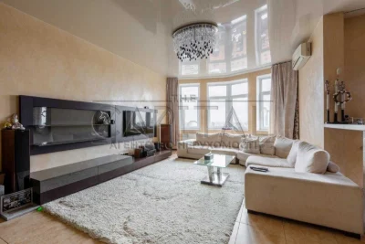 Apartment for Sale on Lesya Ukrainka Blvd, 23, Pechersk District! In the center