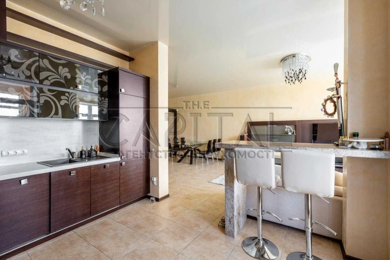 Apartment for Sale on Lesya Ukrainka Blvd, 23, Pechersk District! In the center