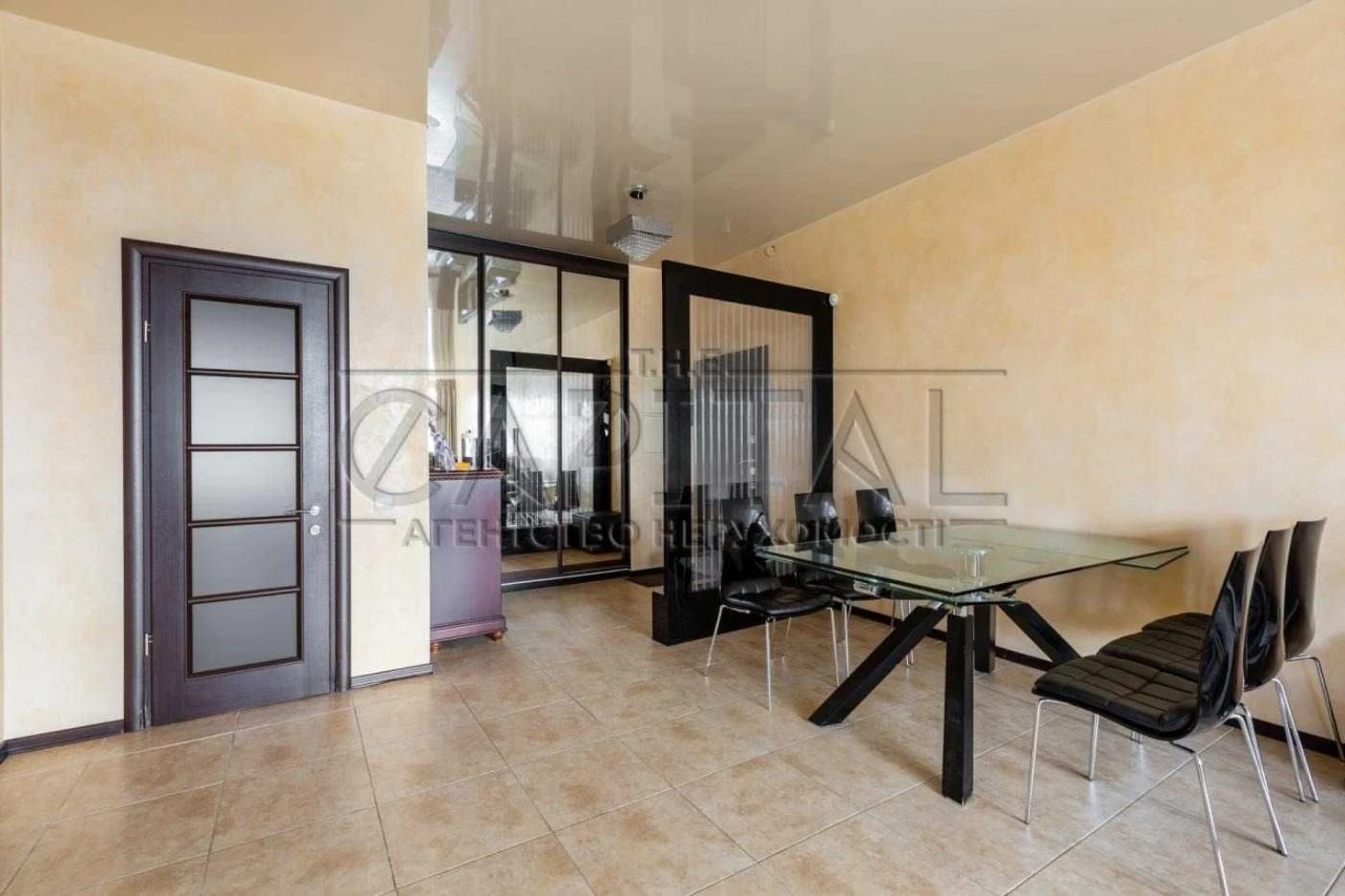 Apartment for Sale on Lesya Ukrainka Blvd, 23, Pechersk District! In the center