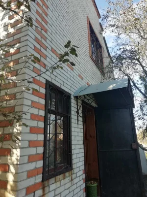 Садиба з будинком