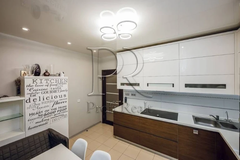 0% Commission! Sale of a 2-room apartment on Dragomanova Street 1L/Pozniaky