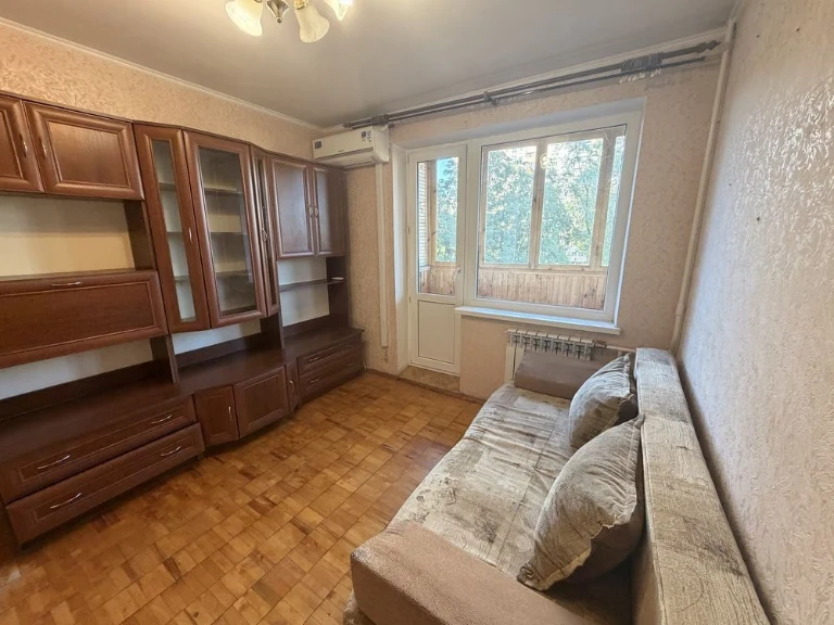 For sale, 2-bedroom apartment in the Darnitsa district, Sevastopol Street, 19
