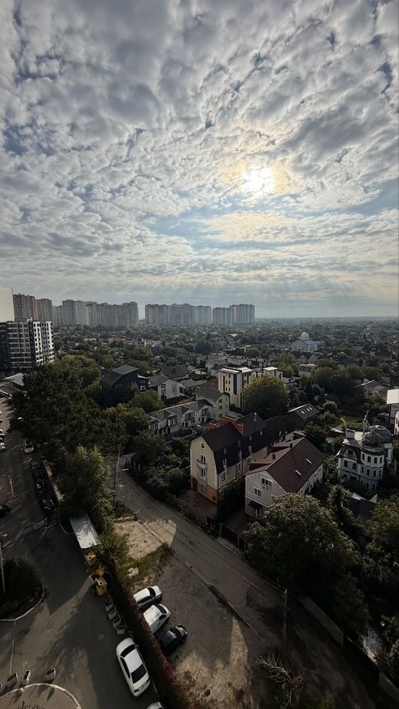 Сдается просторная квартира - ул. Николая Бажана, 8Б