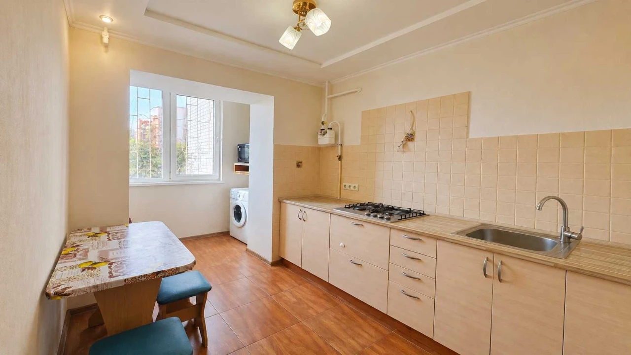 Sale of a 1-room apartment 30 sq m Soliani pr. Heroes of Ukraine
