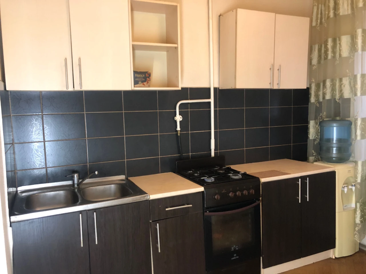 3 rooms. Near the Bus Station. 3rd floor. Owner.