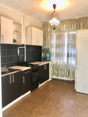 3 rooms. Near the Bus Station. 3rd floor. Owner.