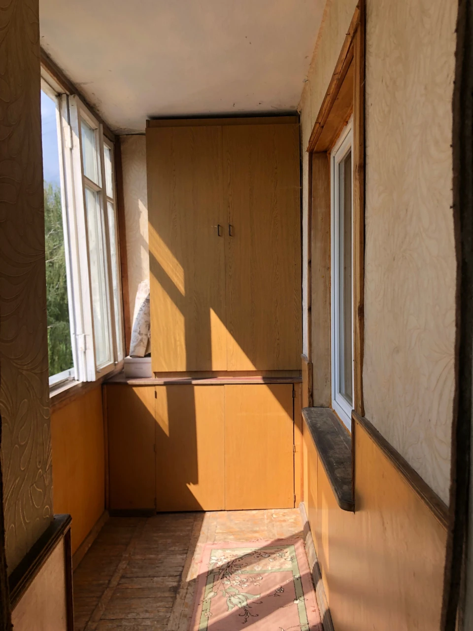 3 rooms. Near the Bus Station. 3rd floor. Owner.