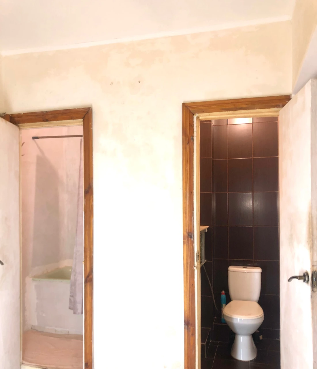 3 rooms. Near the Bus Station. 3rd floor. Owner.
