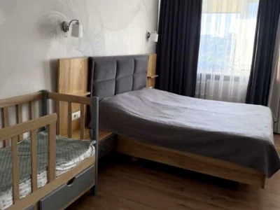 Apartment. Chernivtsi, Komarivska Street