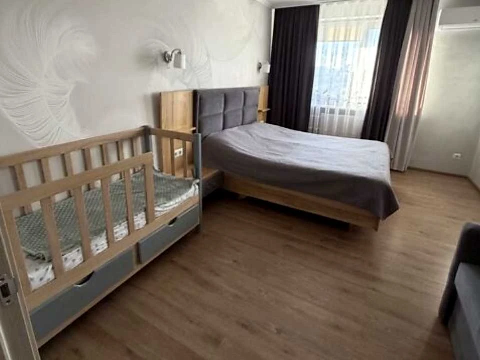 Apartment. Chernivtsi, Komarivska Street
