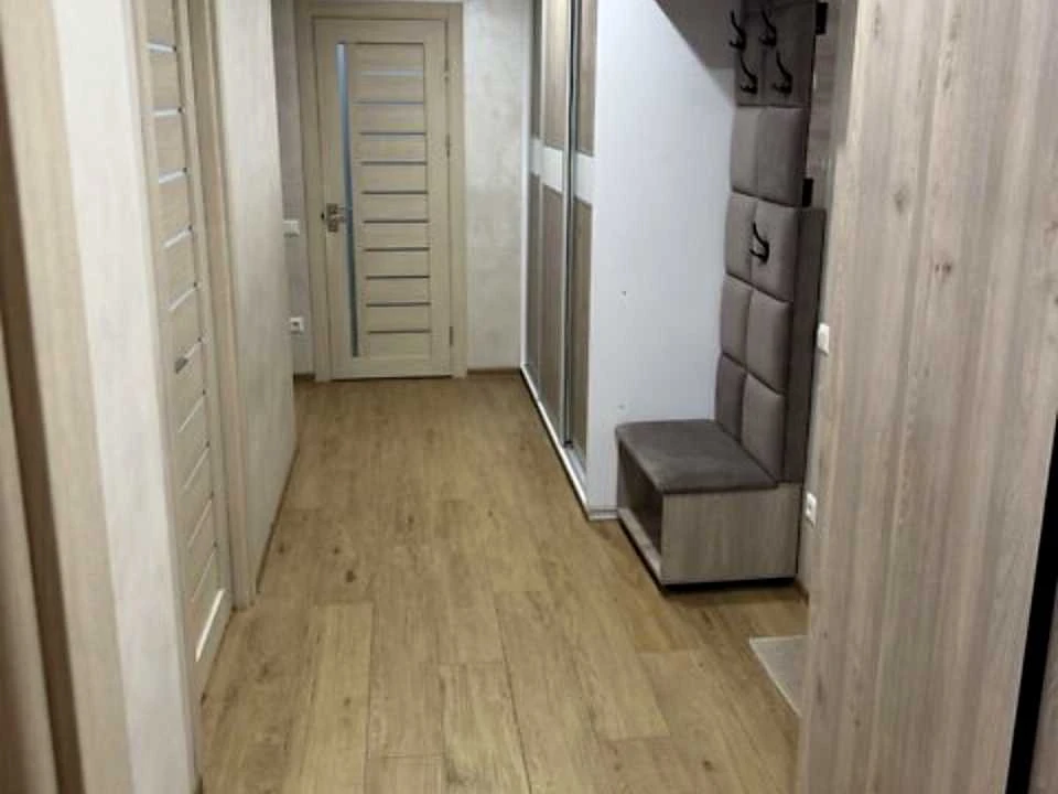Apartment. Chernivtsi, Komarivska Street