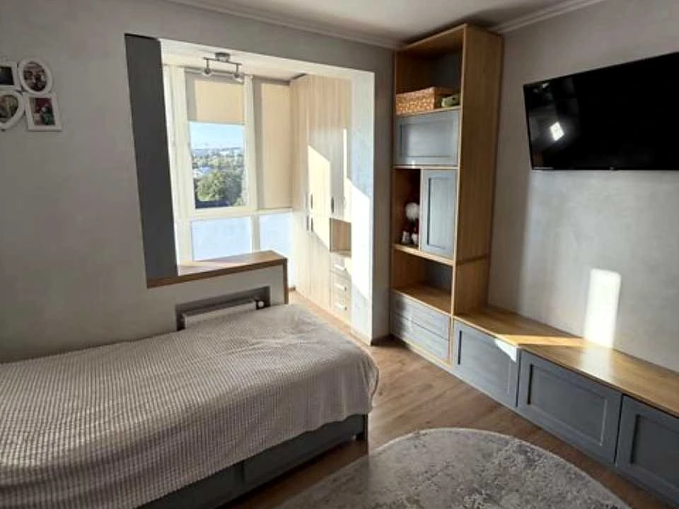Apartment. Chernivtsi, Komarivska Street